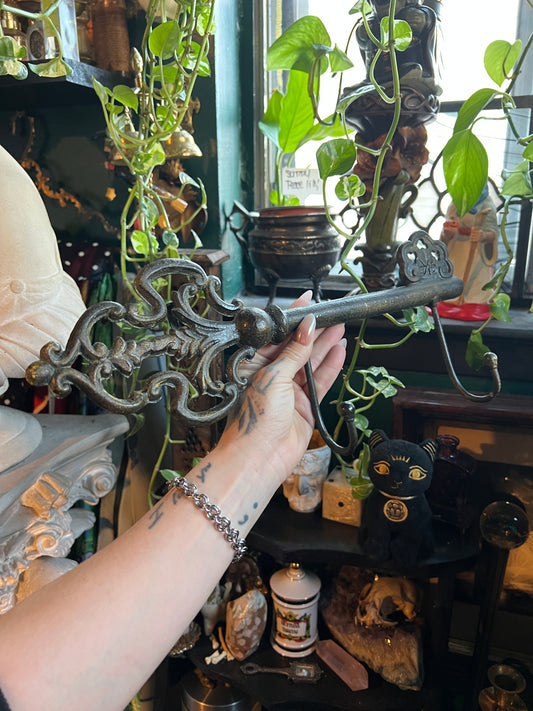 Baroque Style Oversized Key Coat Hook