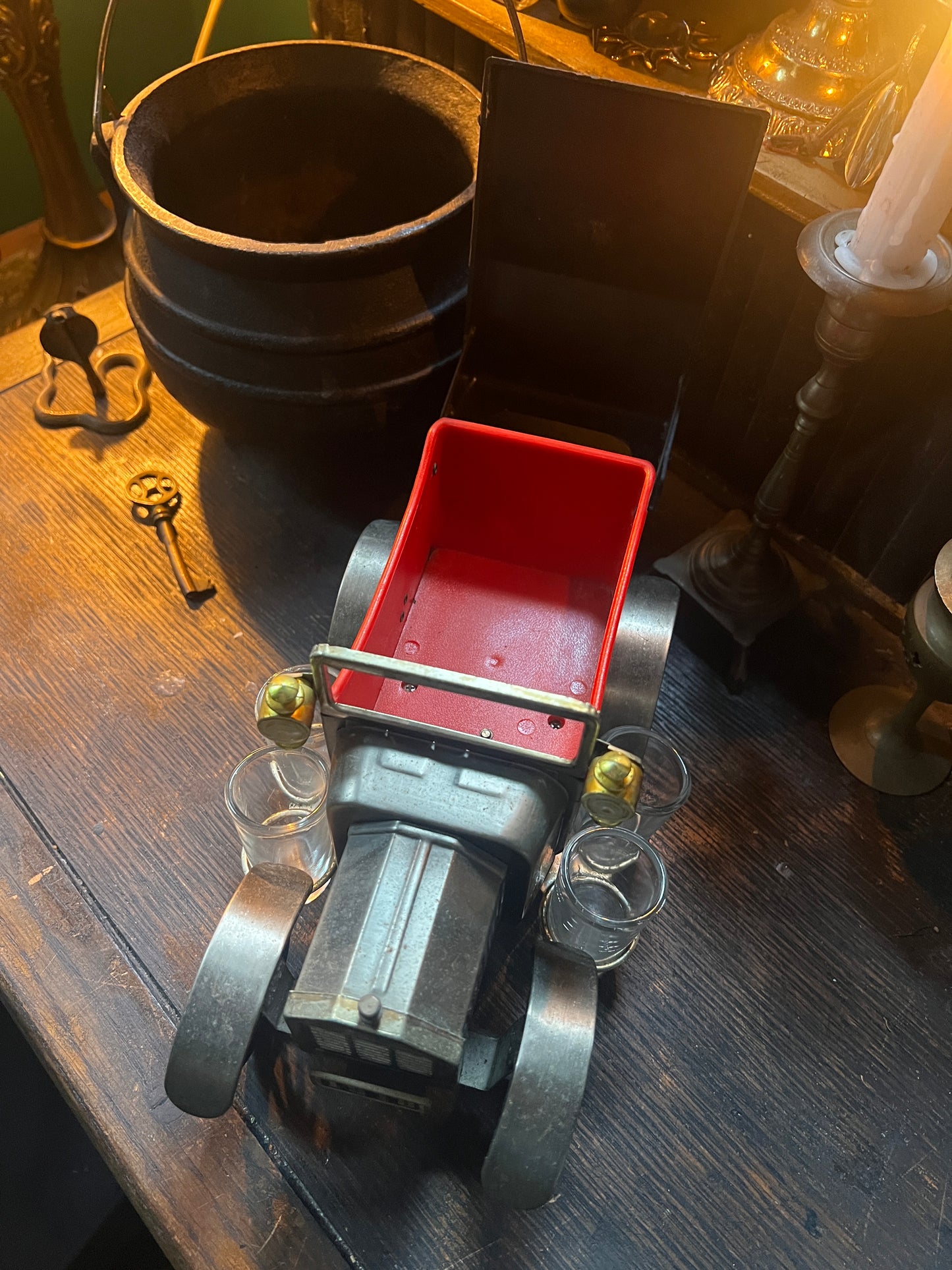 1918 Ford Model T Music Car Bar Set