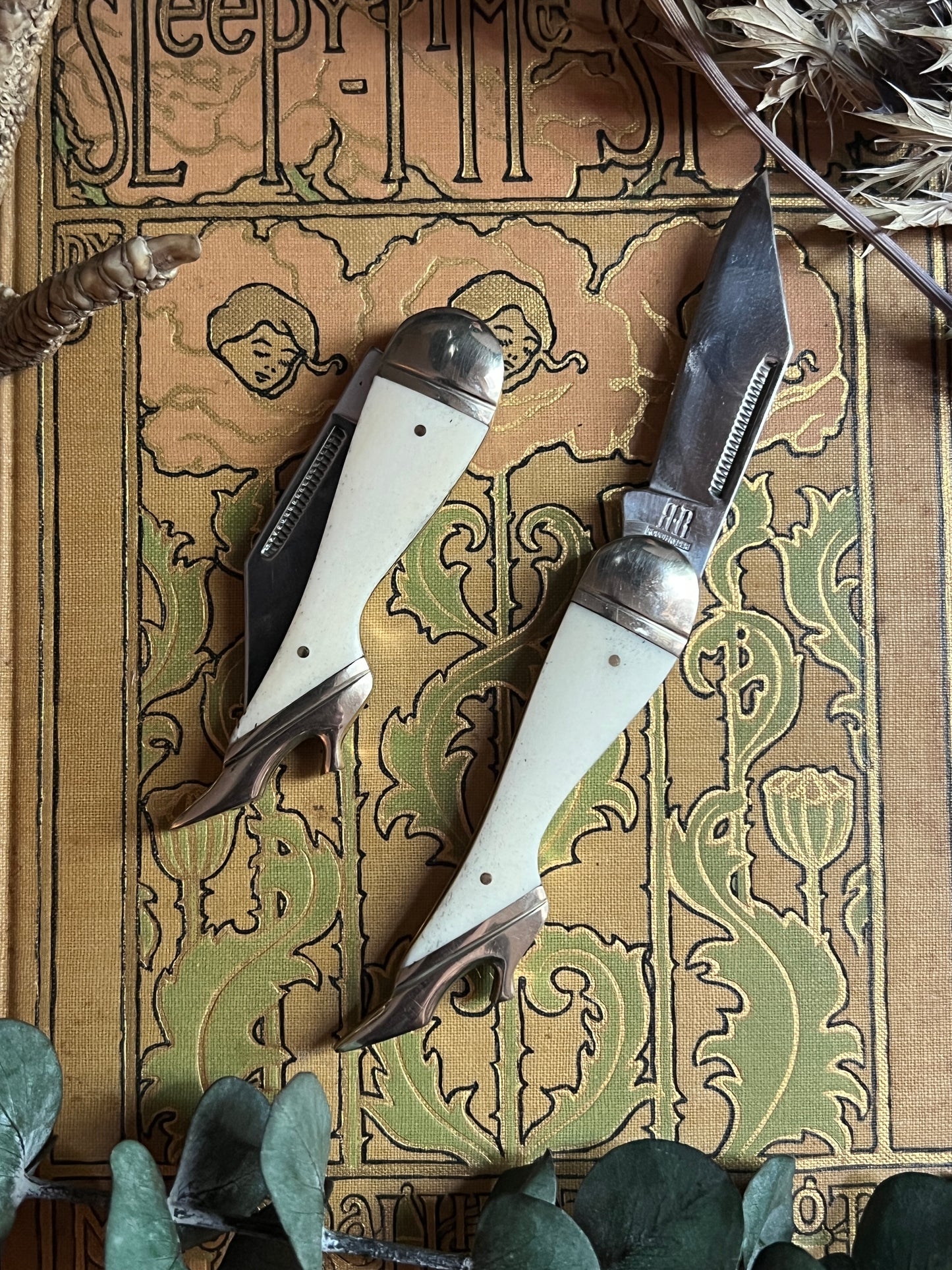 White Bone Lady Leg Pocket Knife