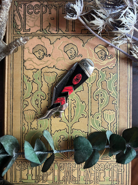 Black Widow Lady Leg Pocket Knife