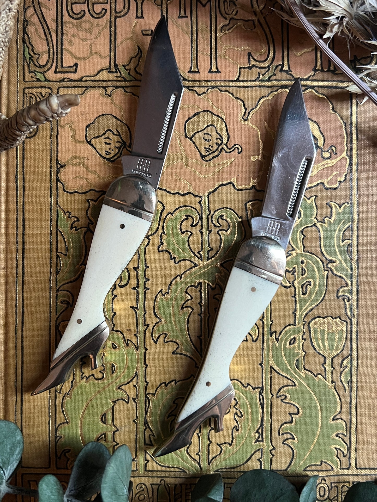 White Bone Lady Leg Pocket Knife