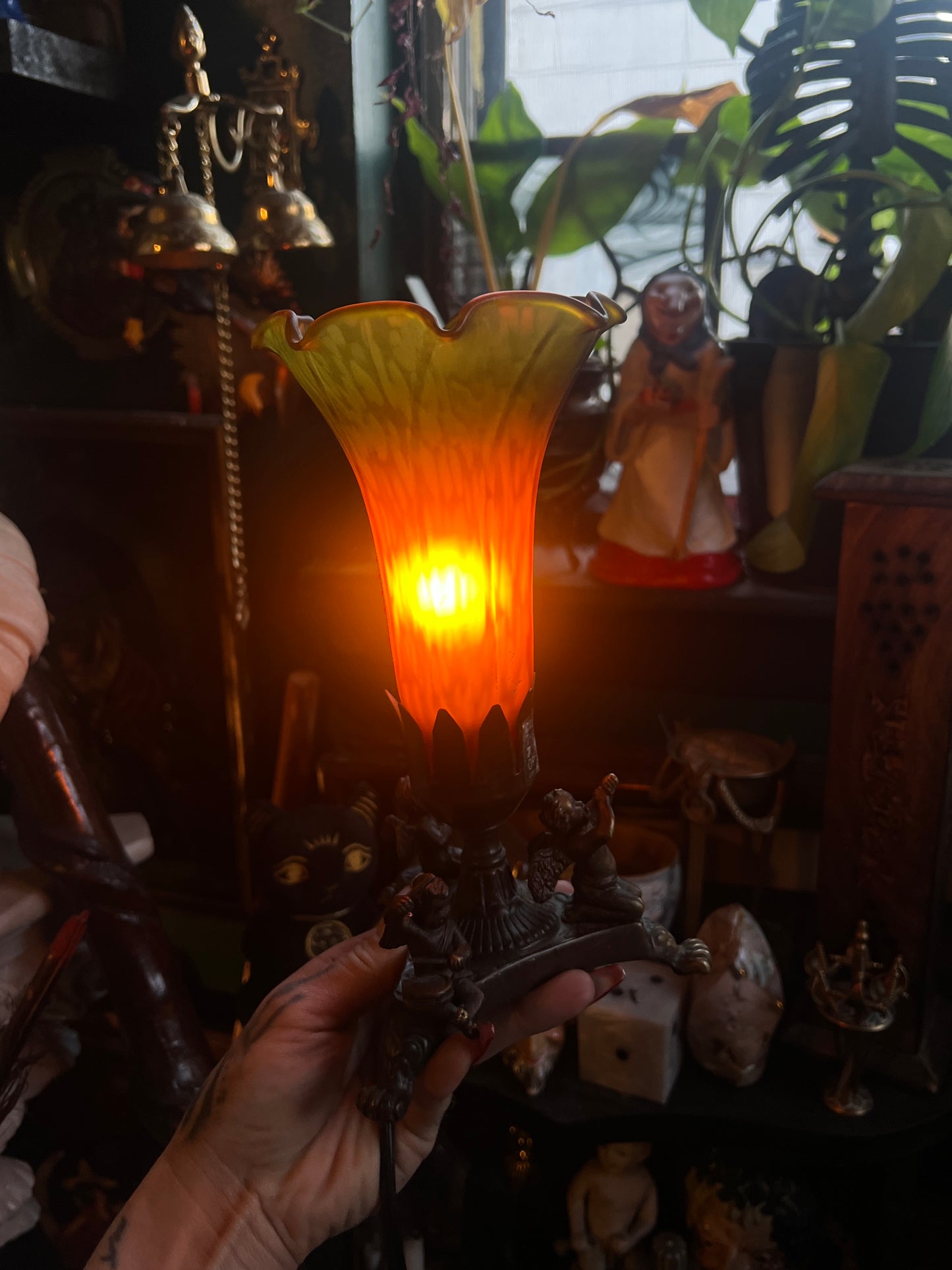 Triple Cherub Lily Lamp
