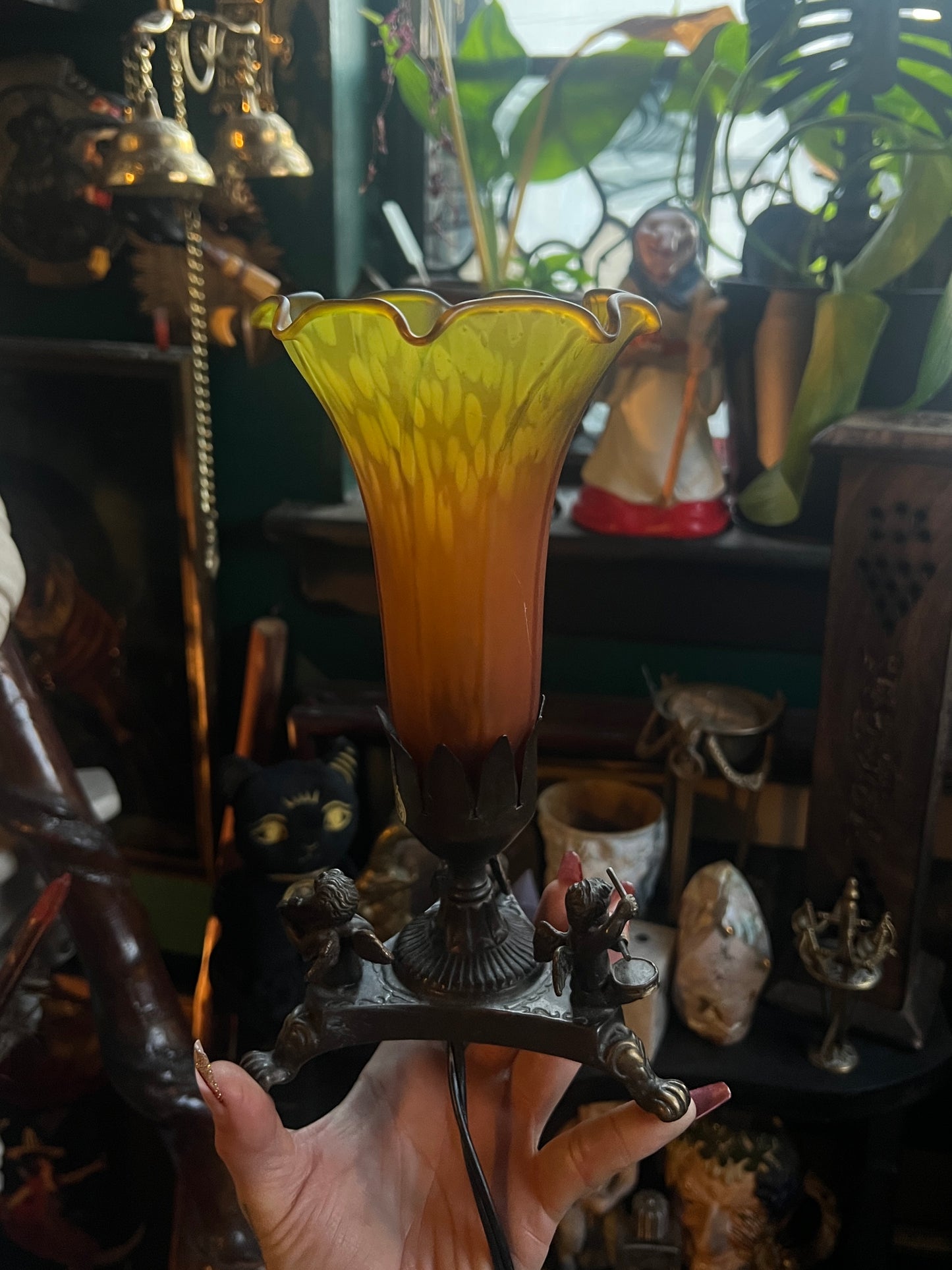 Triple Cherub Lily Lamp