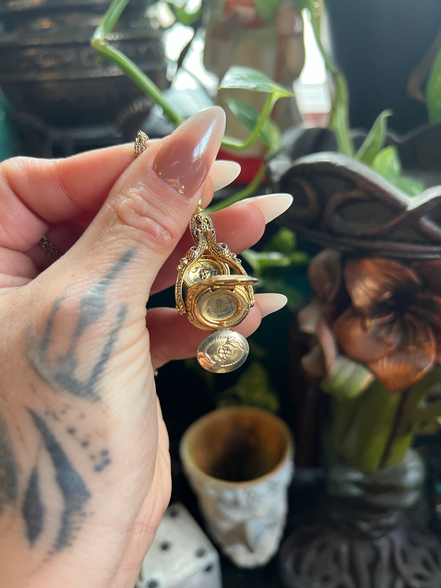 The 1928 3-Sided Spinner Locket Necklace