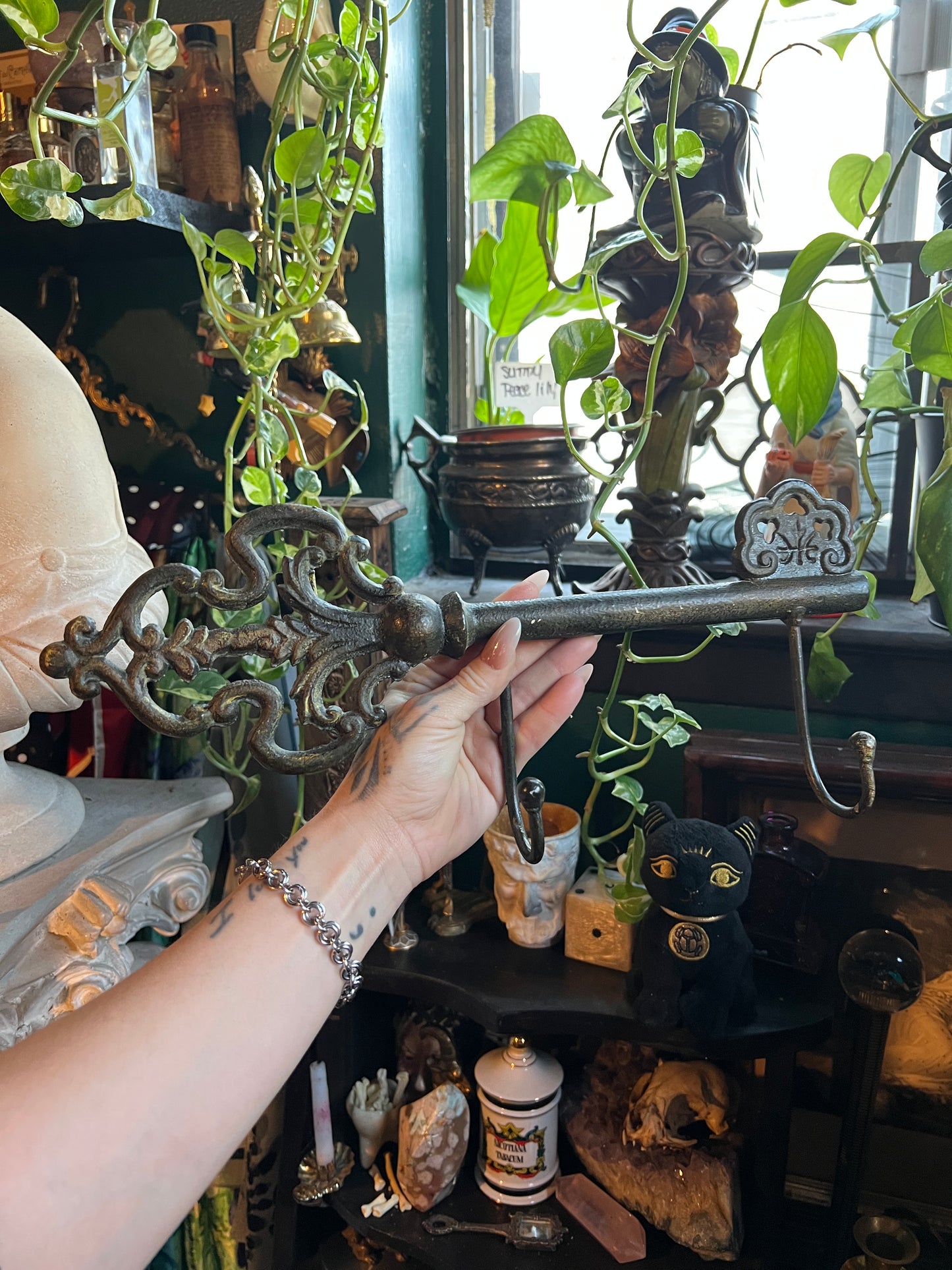 Baroque Style Oversized Key Coat Hook