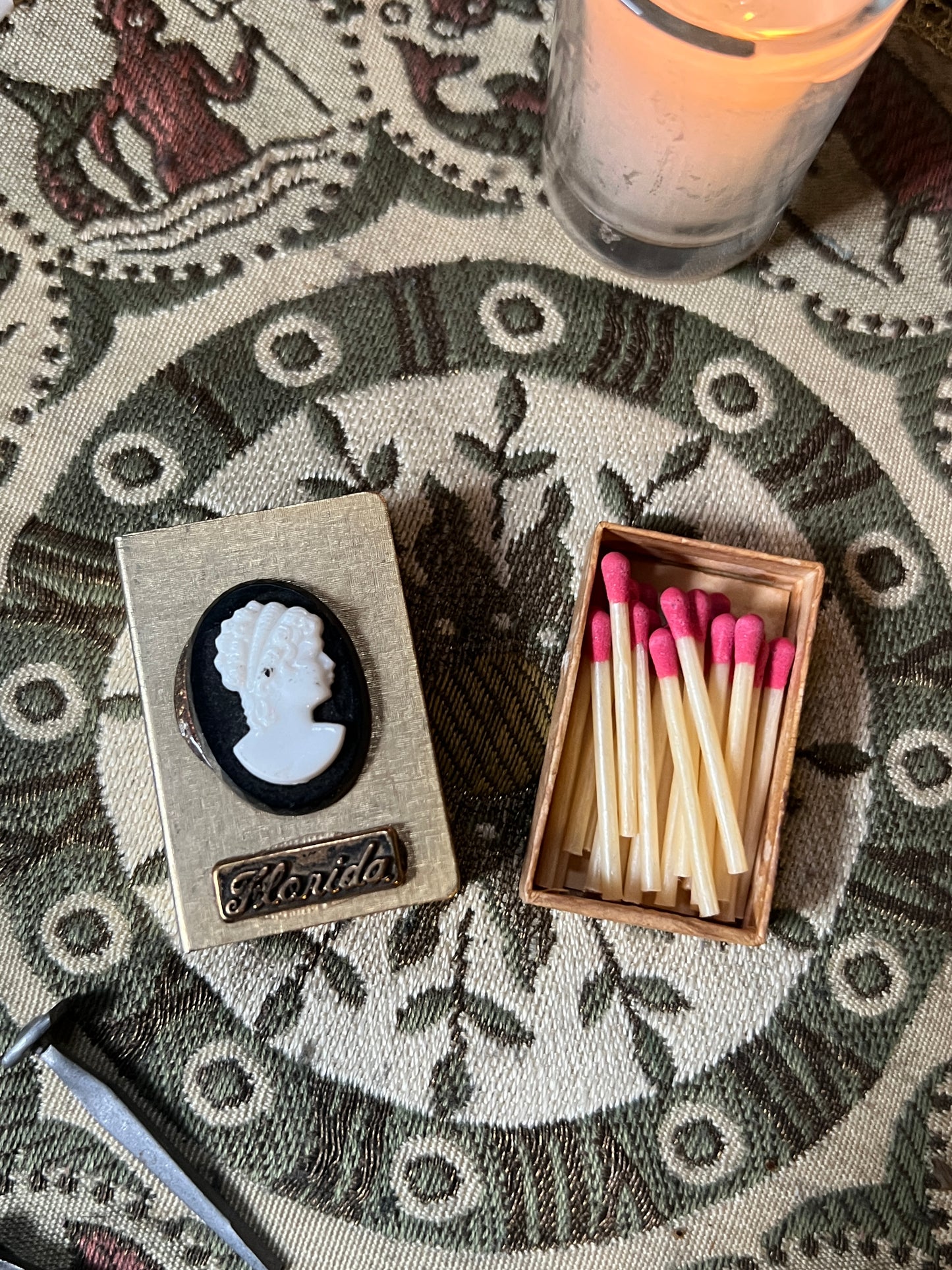 Victorian Style Cameo Florida Matchbox