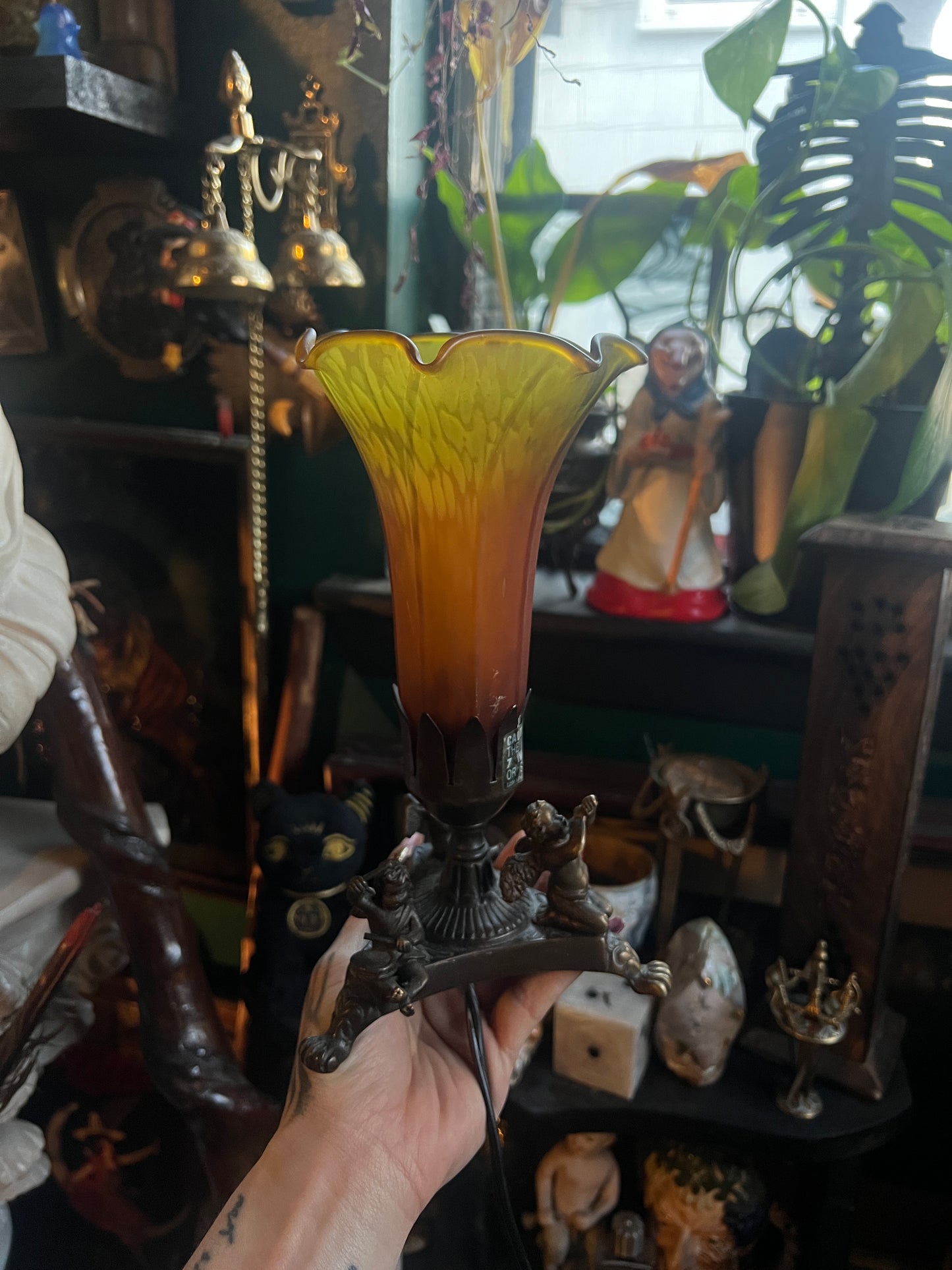 Triple Cherub Lily Lamp