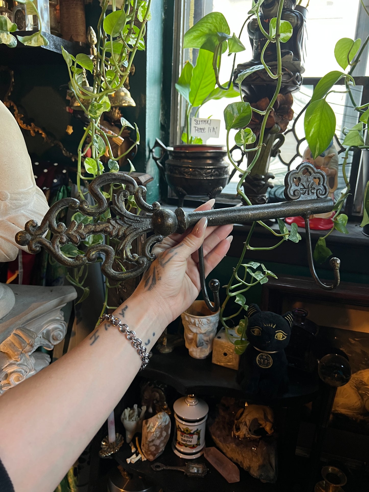 Baroque Style Oversized Key Coat Hook