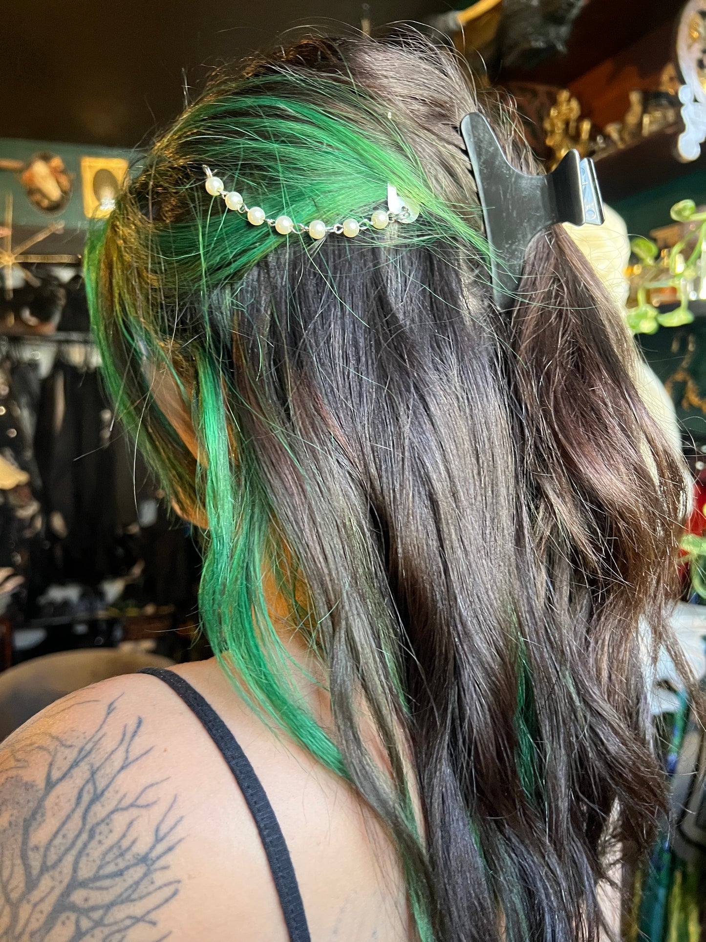 The Vesper Twin-Clip: Pearl & Iron Hair Adornment