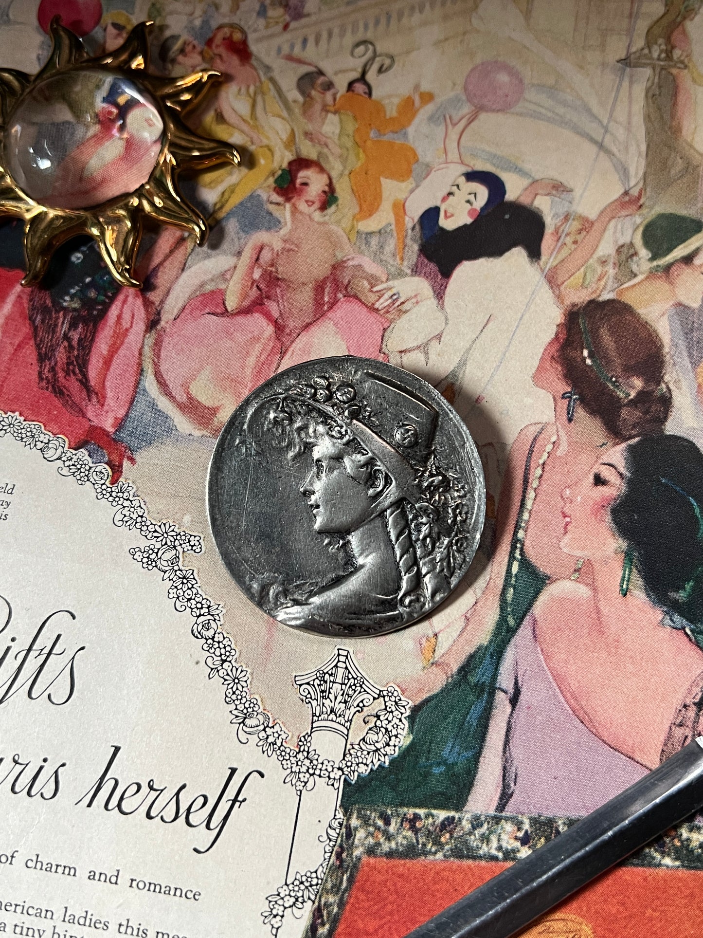 Art Nouveau Gibson Girl Brooch/Pendant