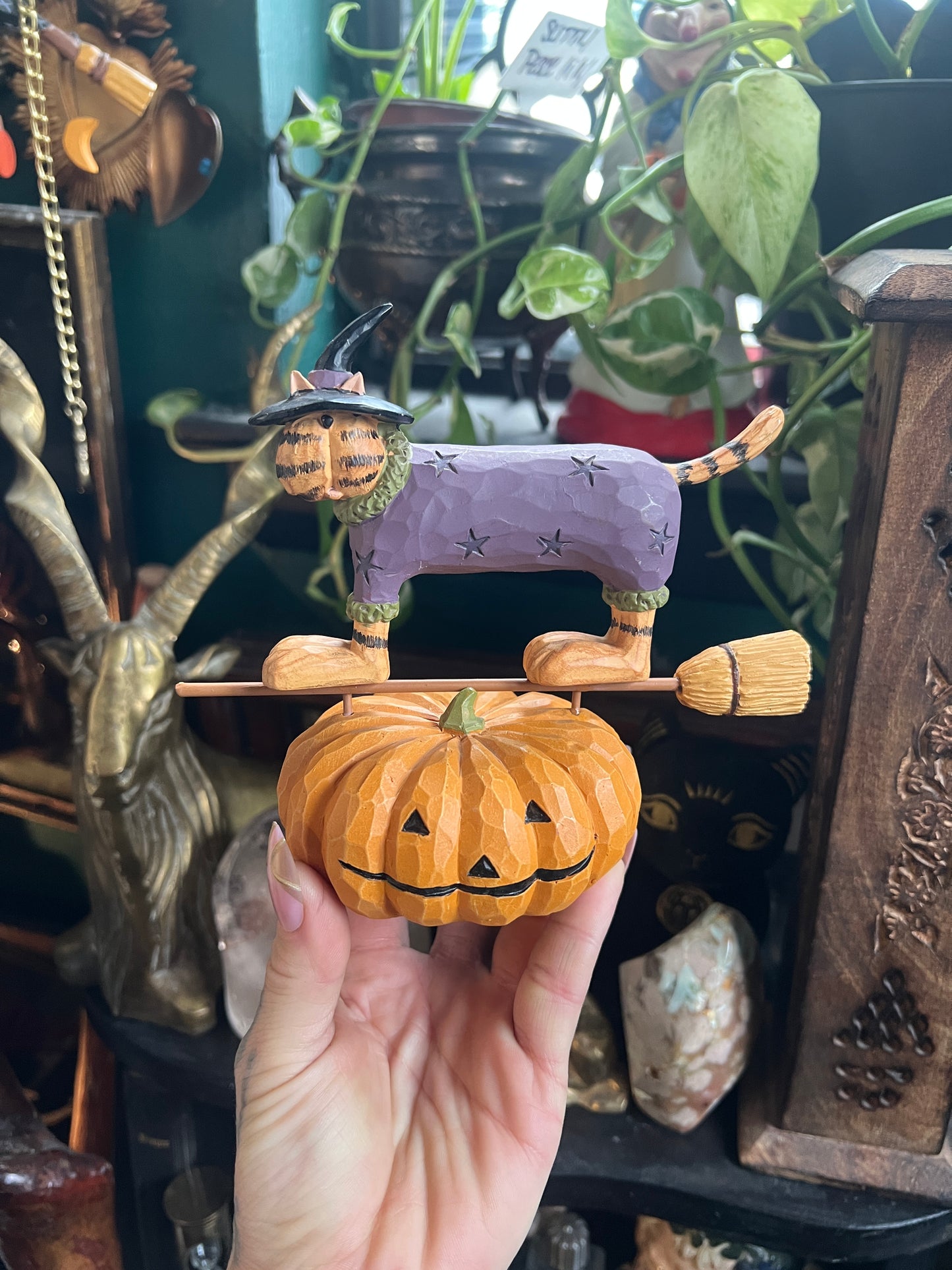 Williraye Witch Cat Pumpkin Figurine