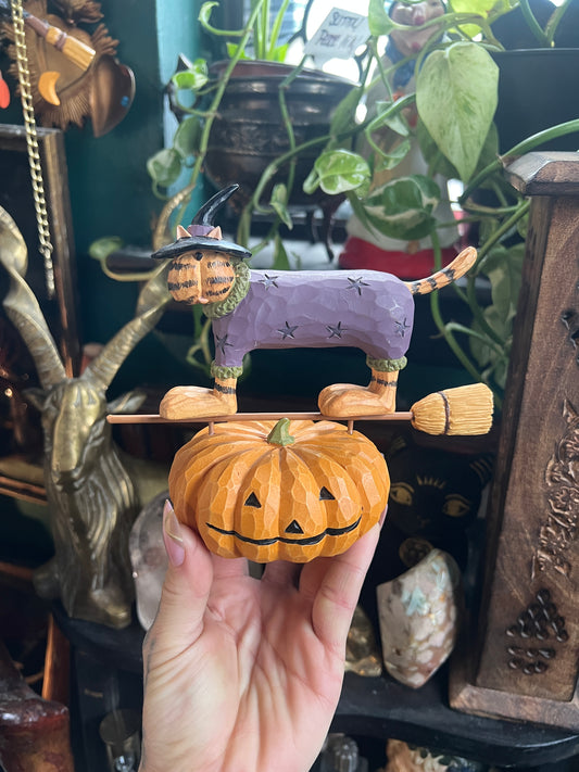 Williraye Witch Cat Pumpkin Figurine