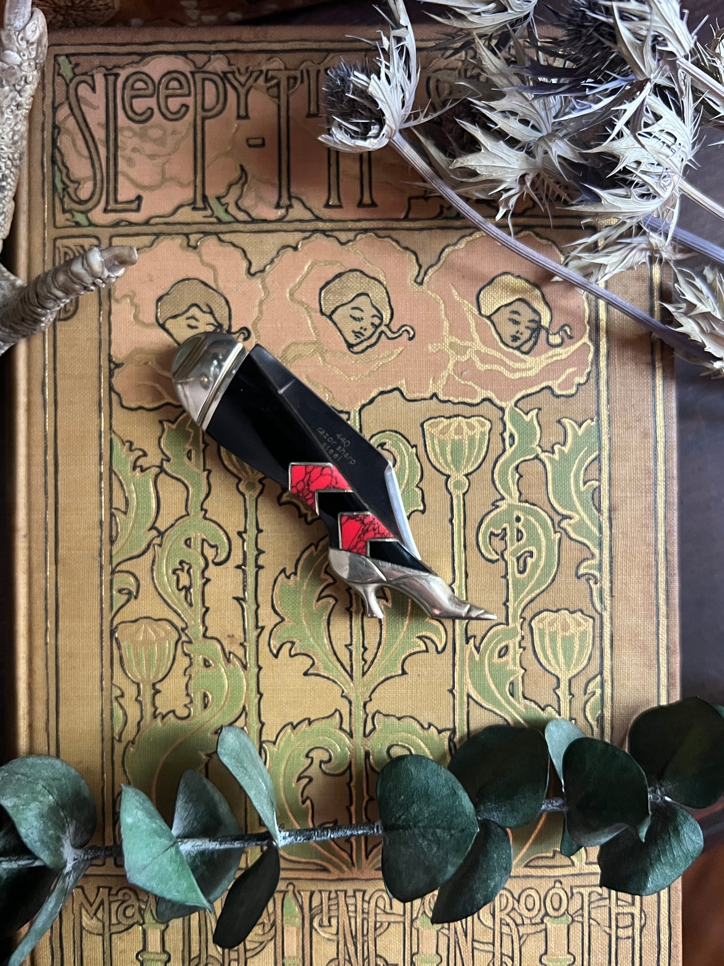 Black Widow Lady Leg Pocket Knife