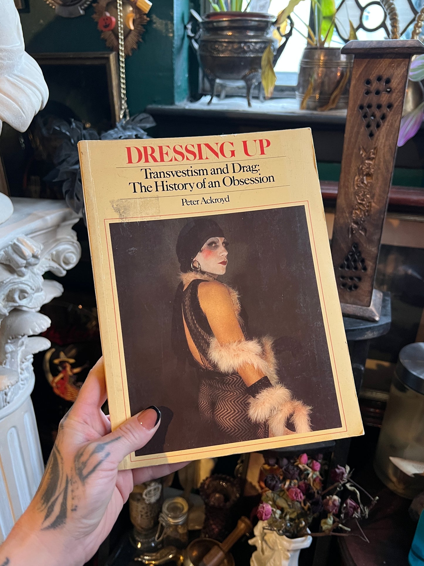 Peter Ackroyd Dressing Up: Transvestism and Drag: The History of an Obsession