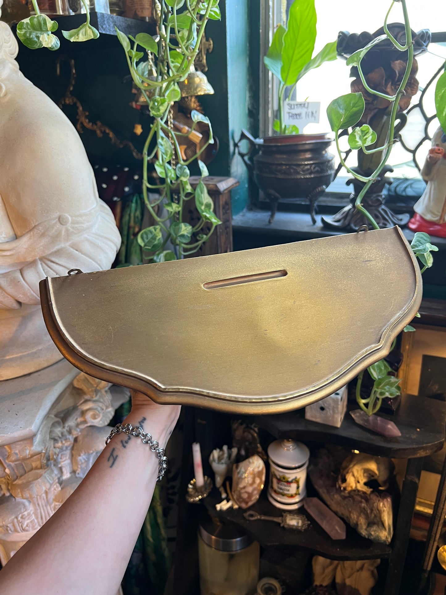 Syroco Hollywood Regency Shelf
