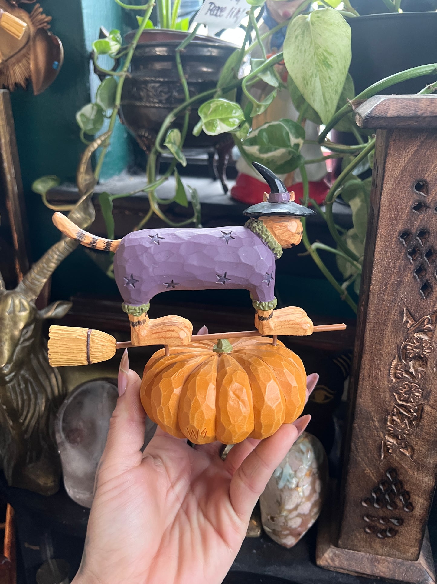 Williraye Witch Cat Pumpkin Figurine