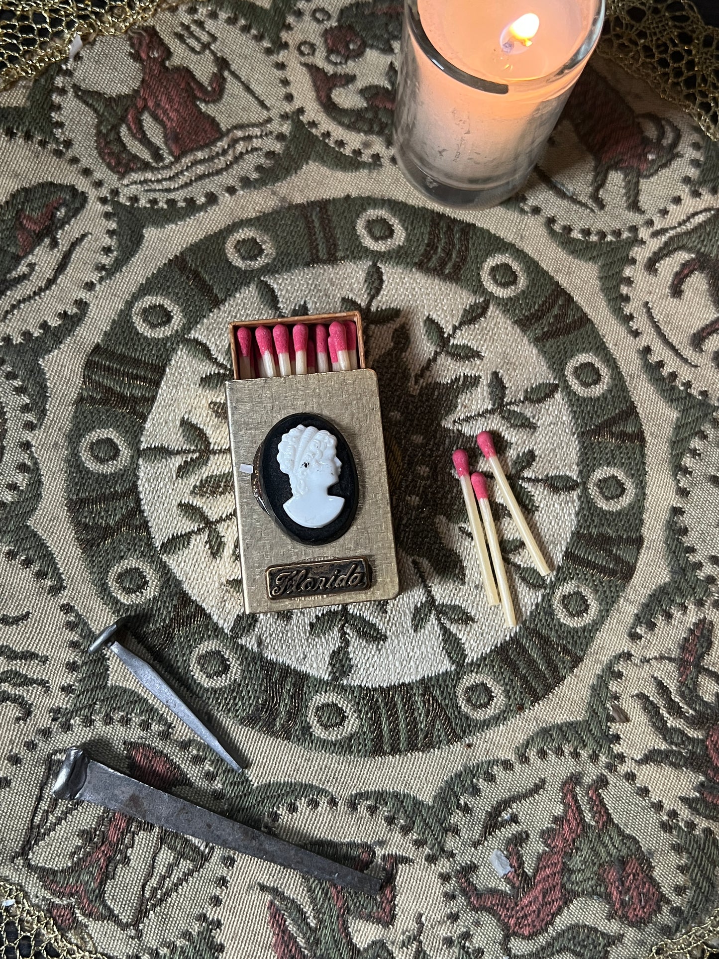 Victorian Style Cameo Florida Matchbox
