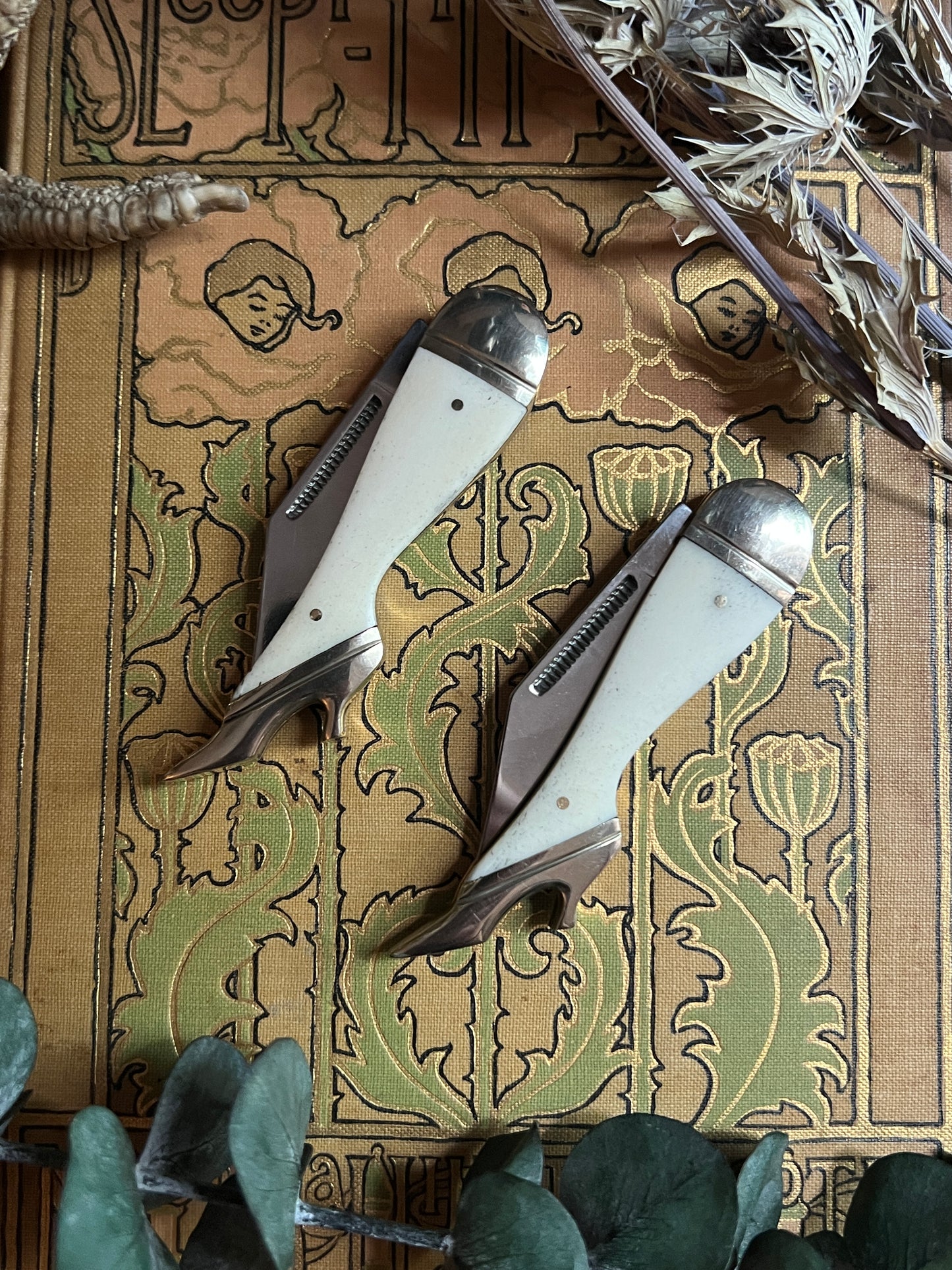 White Bone Lady Leg Pocket Knife