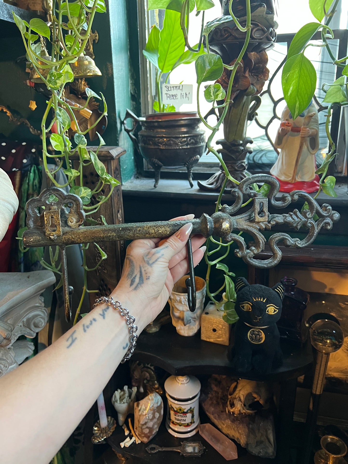 Baroque Style Oversized Key Coat Hook