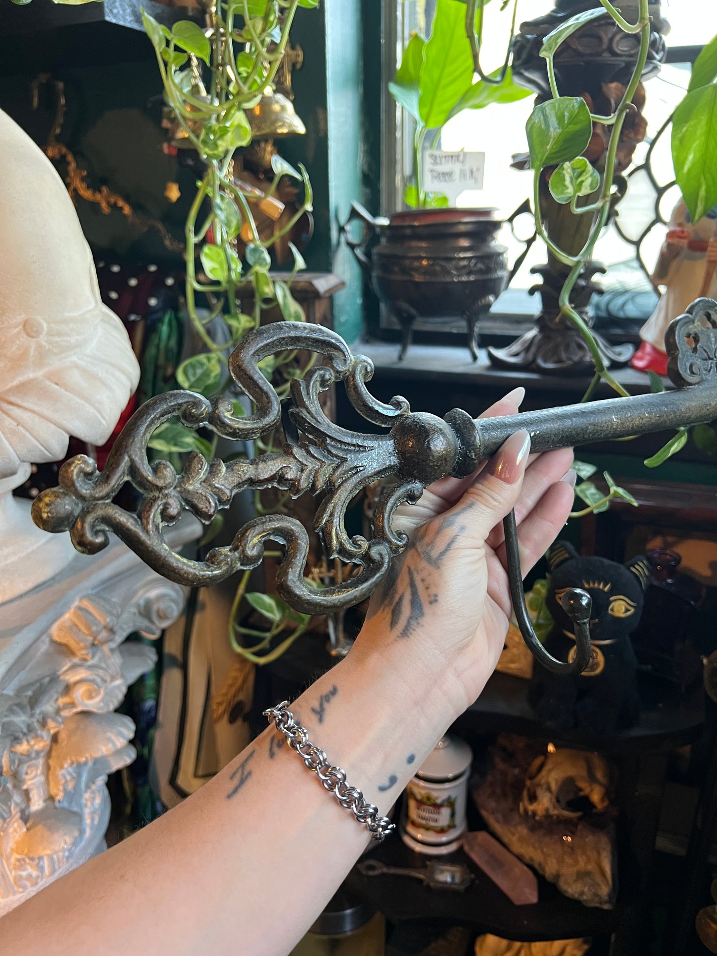 Baroque Style Oversized Key Coat Hook