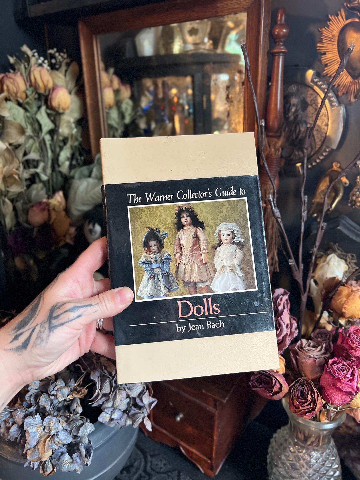 Vintage Collectors Guide to Dolls Book